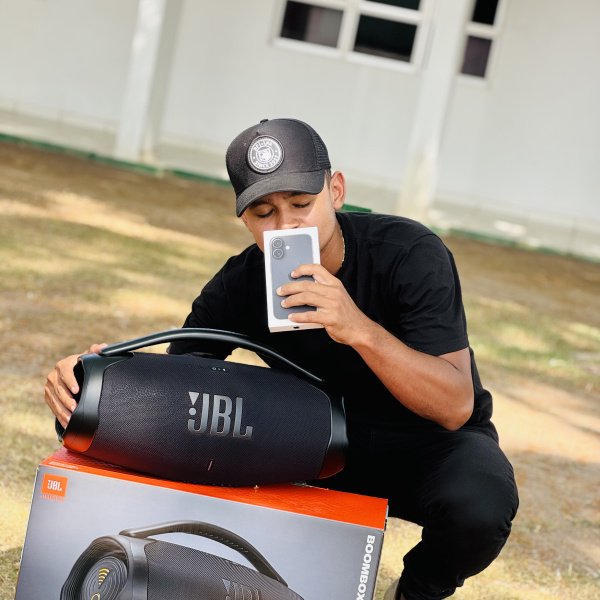 XXXX BOOMBOX + IPHONE 16 